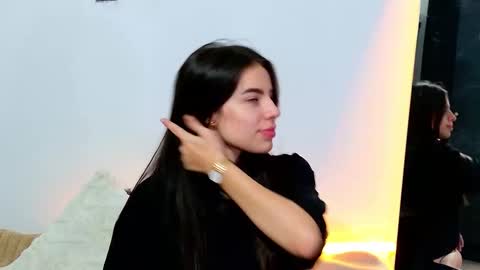 elaravennori online show from 8, 1, 2026