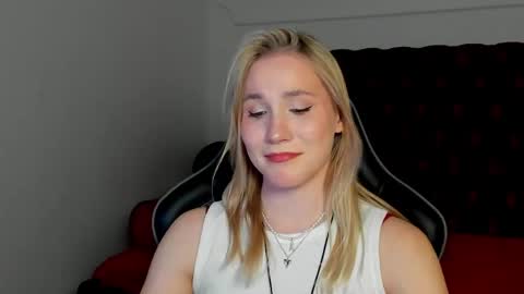 Snapshot of elaravoltage chatting on 29, 4, 2026 elaravoltage online show from 29, 4, 2026