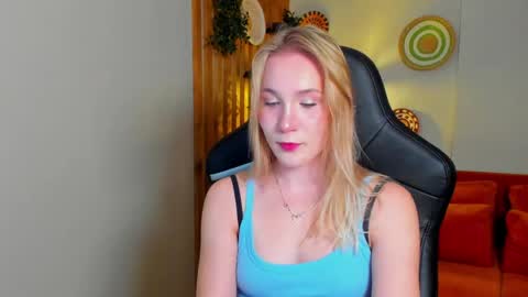 Snapshot of elaravoltage chatting on 5, 5, 2026 elaravoltage online show from 5, 5, 2026