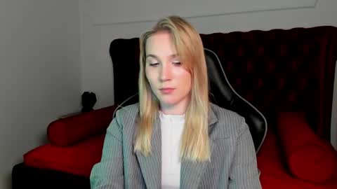 Snapshot of elaravoltage chatting on 22, 5, 2026 elaravoltage online show from 22, 5, 2026