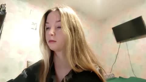 Snapshot of elaynecinco chatting on 8, 2, 2026 MIa online show from 8, 2, 2026