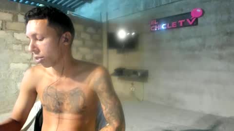 Snapshot of elchicletv chatting on 17, 12, 2024 El CHICLE TV - SHOW online show from 17, 12, 2024