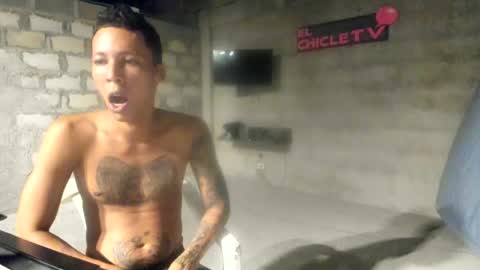 Snapshot of elchicletv chatting on 20, 12, 2024 El CHICLE TV - SHOW online show from 20, 12, 2024
