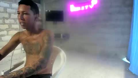 Snapshot of elchicletv chatting on 23, 12, 2024 El CHICLE TV - SHOW online show from 23, 12, 2024