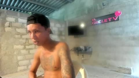 Snapshot of elchicletv chatting on 2, 1, 2025 El CHICLE TV - SHOW online show from 2, 1, 2025