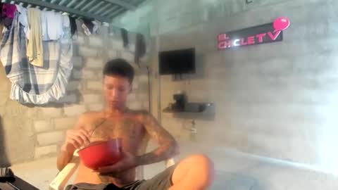 Snapshot of elchicletv chatting on 10, 1, 2025 El CHICLE TV - SHOW online show from 10, 1, 2025