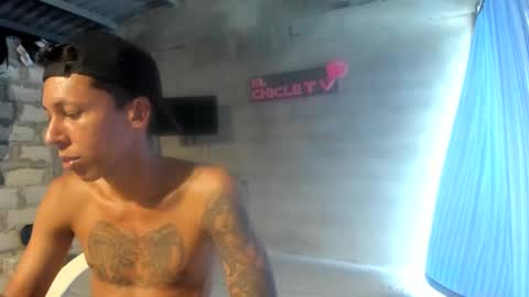Snapshot of elchicletv chatting on 11, 1, 2025 El CHICLE TV - SHOW online show from 11, 1, 2025