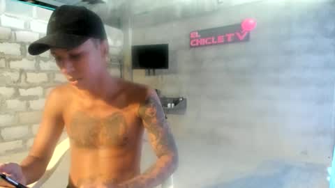 Snapshot of elchicletv chatting on 27, 1, 2025 El CHICLE TV - SHOW online show from 27, 1, 2025