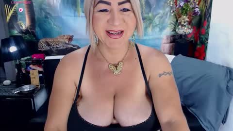 Snapshot of elektra_4_you chatting on 12, 10, 2025 XIOMY give LIKE on my page online show from 12, 10, 2025