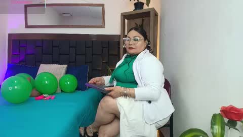 elenna_boobs_ online show from 17, 3, 2026