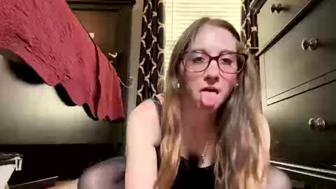 Elenore Hoesevelt online show from 10, 10, 2025