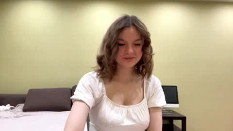 Mila online show from 25, 2, 2026