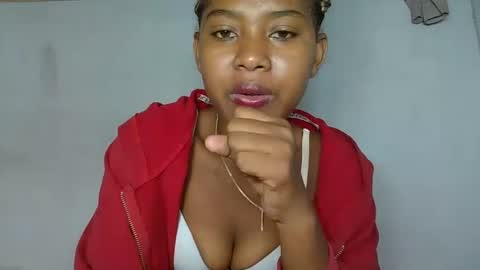 Snapshot of elia011 chatting on 24, 1, 2025 elia011 online show from 24, 1, 2025