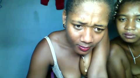 Snapshot of elia011 chatting on 25, 1, 2025 elia011 online show from 25, 1, 2025