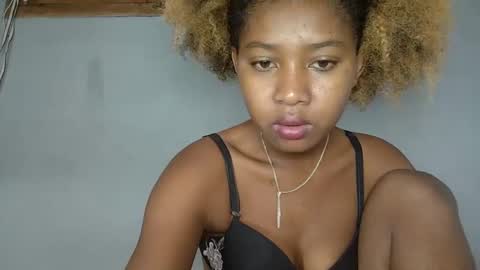 Snapshot of elia011 chatting on 8, 2, 2025 elia011 online show from 8, 2, 2025