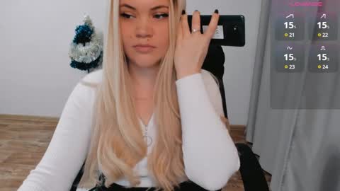 Snapshot of elia_ chatting on 8, 1, 2025 Ella online show from 8, 1, 2025