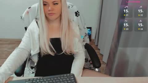 Snapshot of elia_ chatting on 17, 11, 2025 Ella online show from 17, 11, 2025