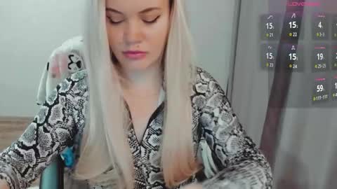 Snapshot of elia_ chatting on 19, 11, 2025 Ella online show from 19, 11, 2025