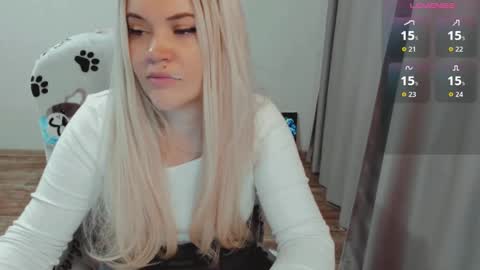 Snapshot of elia_ chatting on 23, 11, 2025 Ella online show from 23, 11, 2025