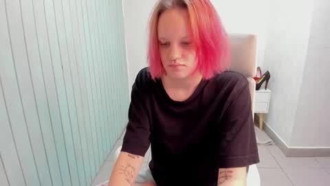 Snapshot of elieiza_xo chatting on 18, 9, 2025 elieiza_xo online show from 18, 9, 2025