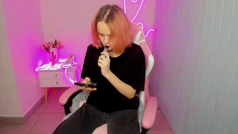 Snapshot of elieiza_xo chatting on 7, 10, 2025 elieiza_xo online show from 7, 10, 2025