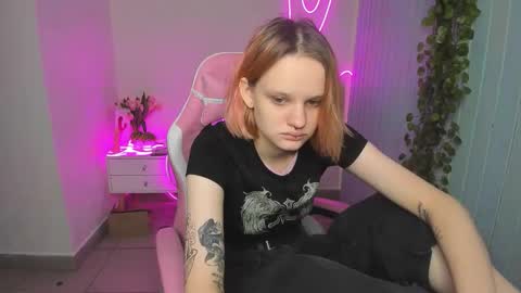Snapshot of elieiza_xo chatting on 19, 10, 2025 elieiza_xo online show from 19, 10, 2025