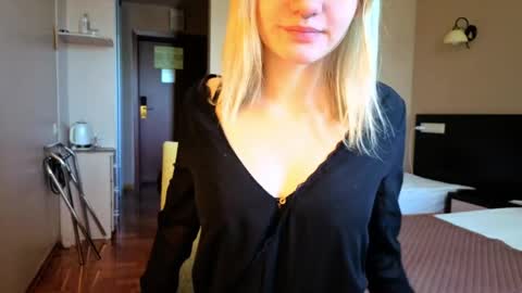 elieiza_xo online show from 1, 6, 2026