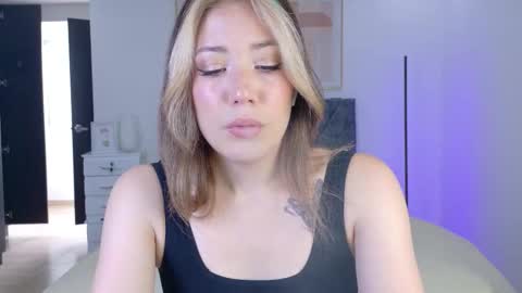 Snapshot of eliiih_ chatting on 12, 9, 2025 eliiih_ online show from 12, 9, 2025