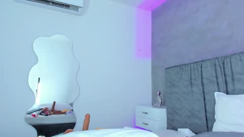 Elisa online show from 5, 3, 2025