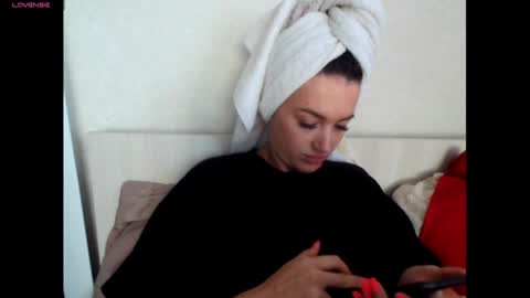 Snapshot of elisa_dove208 chatting on 6, 10, 2025 elisa_dove208 online show from 6, 10, 2025