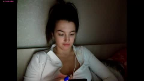 Snapshot of elisa_dove208 chatting on 19, 11, 2025 elisa_dove208 online show from 19, 11, 2025