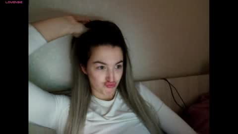 Snapshot of elisa_dove208 chatting on 1, 12, 2025 elisa_dove208 online show from 1, 12, 2025