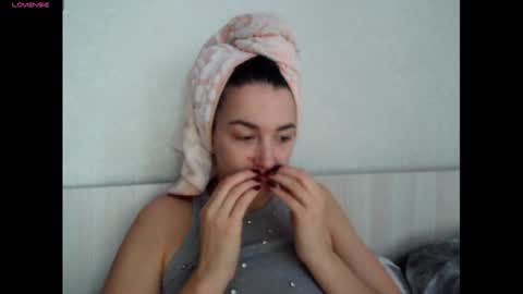 Snapshot of elisa_dove208 chatting on 16, 12, 2025 elisa_dove208 online show from 16, 12, 2025