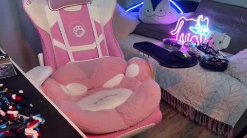 Snapshot of elisa_north chatting on 13, 10, 2025 Elisa North online show from 13, 10, 2025