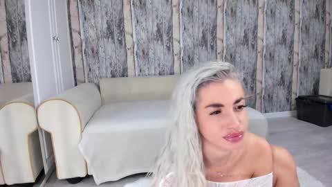 elisabeth_jason online show from 6, 11, 2025