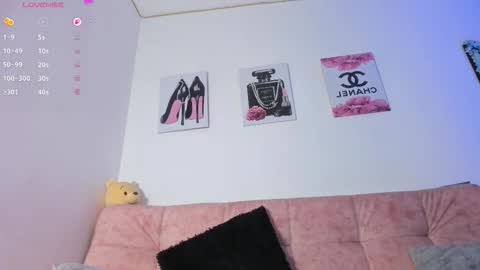 Snapshot of elisabeth_secret chatting on 1, 12, 2025 online show from 1, 12, 2025