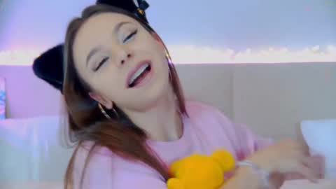 Snapshot of elisabethdavis chatting on 6, 3, 2025 ElisabethDavis online show from 6, 3, 2025