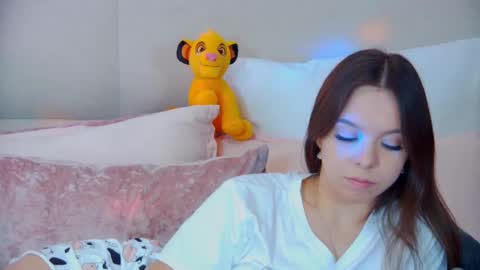 Snapshot of elisabethdavis chatting on 7, 3, 2025 ElisabethDavis online show from 7, 3, 2025