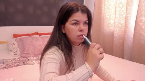 Snapshot of elisetyler89 chatting on 22, 10, 2025 Elly online show from 22, 10, 2025