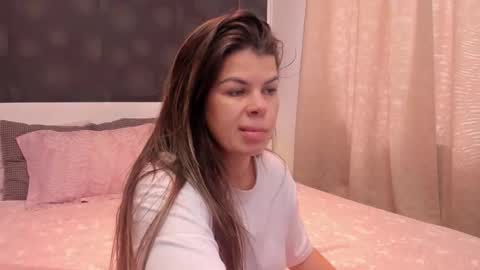 Snapshot of elisetyler89 chatting on 4, 11, 2025 Elly online show from 4, 11, 2025