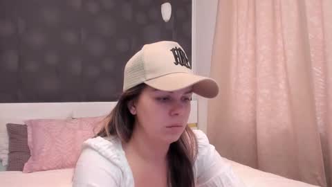Snapshot of elisetyler89 chatting on 28, 11, 2025 Elly online show from 28, 11, 2025