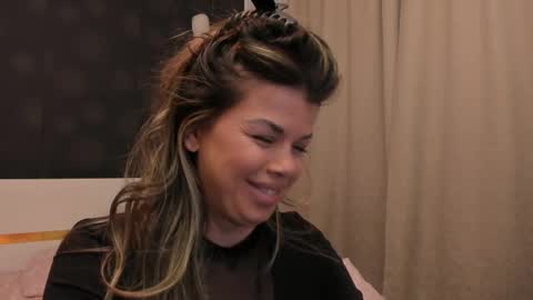 Elly online show from 8, 4, 2026