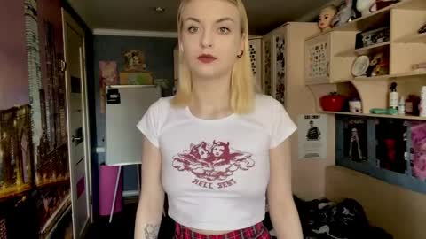 Snapshot of elishamanon chatting on 4, 5, 2026 Kate online show from 4, 5, 2026