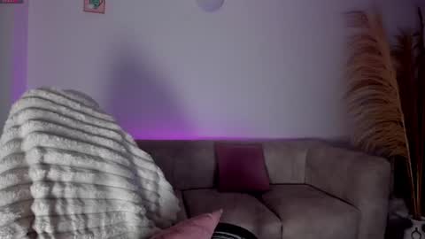 Snapshot of elissa_dominguez chatting on 9, 7, 2026 Elissa online show from 9, 7, 2026