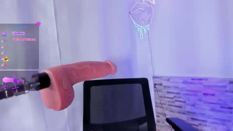 Snapshot of elizabetcooper chatting on 6, 11, 2025 Elizabeth online show from 6, 11, 2025