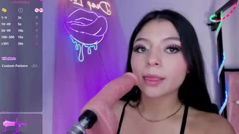 Snapshot of elizabetcooper chatting on 21, 11, 2025 Elizabeth online show from 21, 11, 2025