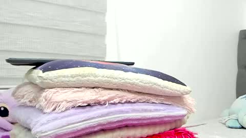 Snapshot of elizabeth_18_ chatting on 9, 6, 2026 ELIZA online show from 9, 6, 2026