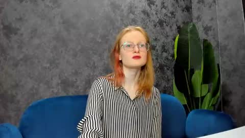 Elizabeth online show from 3, 2, 2025