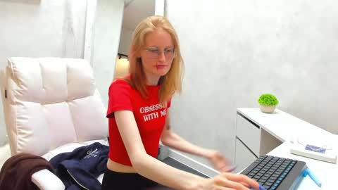 Elizabeth online show from 5, 3, 2025