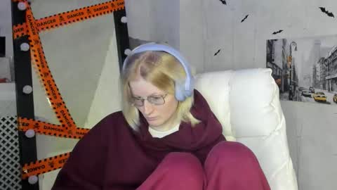 Snapshot of elizabeth_harpper chatting on 12, 11, 2025 Elizabeth online show from 12, 11, 2025